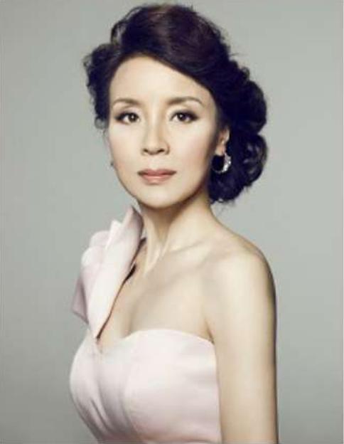 吴刚：一盒冰淇淋娶到妻子，恩爱30年无绯闻，明星儿子成他骄傲