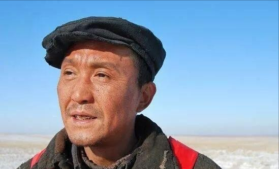 吴刚：一盒冰淇淋娶到妻子，恩爱30年无绯闻，明星儿子成他骄傲