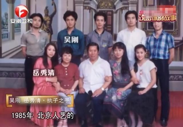 吴刚：一盒冰淇淋娶到妻子，恩爱30年无绯闻，明星儿子成他骄傲