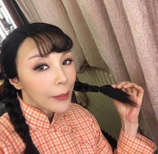 吴刚：一盒冰淇淋娶到妻子，恩爱30年无绯闻，明星儿子成他骄傲