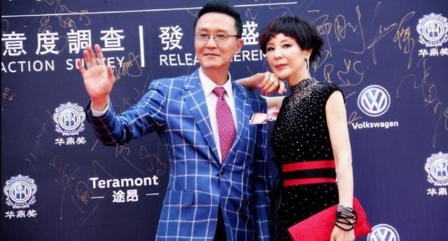 吴刚：一盒冰淇淋娶到妻子，恩爱30年无绯闻，明星儿子成他骄傲