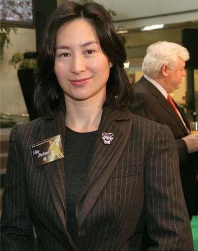 何超琼坠马不能生育是真的吗 她啥时候离的婚