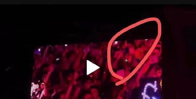 蔡依林演出时遭激光笔直射眼睛！曾有人因为看它就瞎了一只眼！