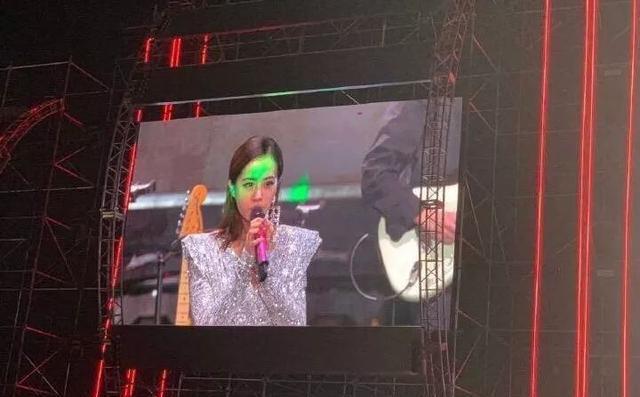蔡依林演出时遭激光笔直射眼睛！曾有人因为看它就瞎了一只眼！