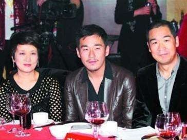 邓婕收养几个孩子了？深扒邓婕哪年收养孩子的张默如何评价邓婕？