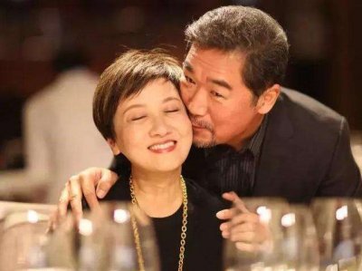 ​邓婕收养几个孩子了？深扒邓婕哪年收养孩子的张默如何评价邓婕？