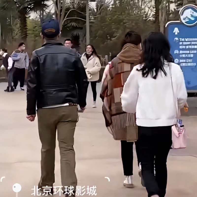 谷爱凌与赌王儿女一同出游（何超欣被指像助理）