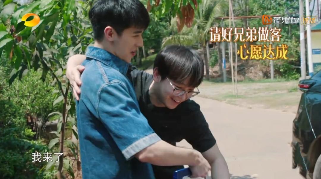 彭昱畅连续六年为许魏洲庆生，从兄弟变成“儿子”，发生了什么？