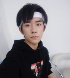 ​易烊千玺透露弟弟“楠楠”来历，听到千玺的话，网友忍不住要哭了
