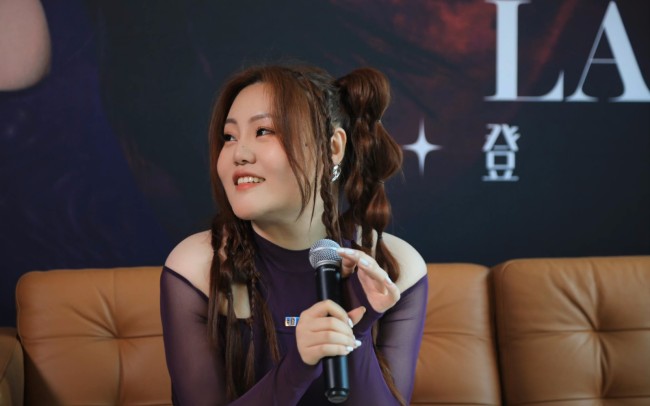 杨默依首专《MOI'S LANDING 登陆日》正式上线