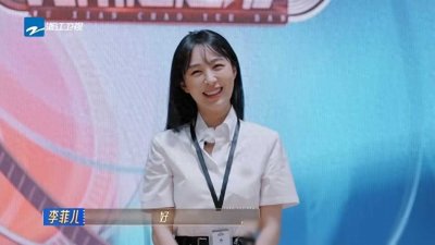 ​自吹自擂遭打脸，李菲儿出道18年不火有原因，梁家辉评价一针见