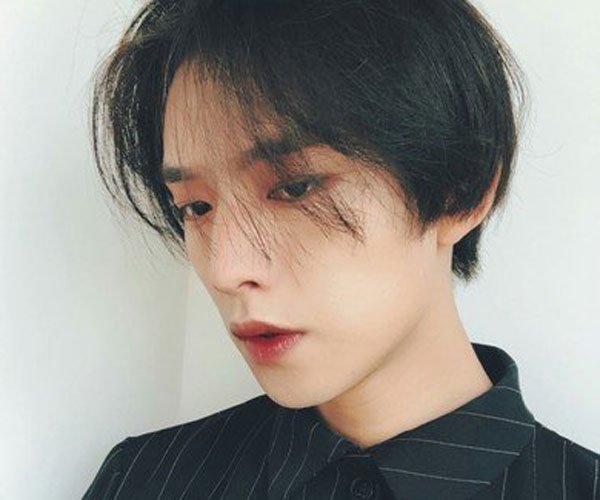 妖扬真名叫王敬轩 一个比较犯二的小男孩