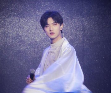 ​妖扬真名叫王敬轩 一个比较犯二的小男孩