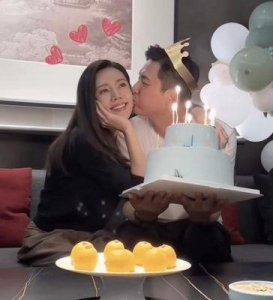 ​秋瓷炫与于晓光家族亲吻游戏：深情瞬间引发热议