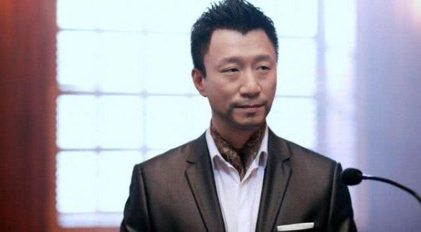 孙红雷老婆（小15岁娇妻绑丸子头可爱）