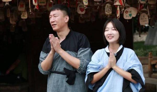 孙红雷老婆（小15岁娇妻绑丸子头可爱）