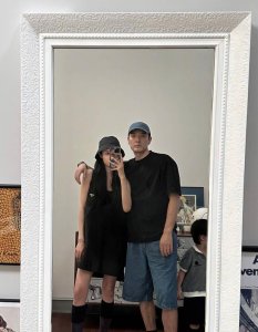 ​李光洁分享日常随拍状态佳 一家三口合照氛围超好