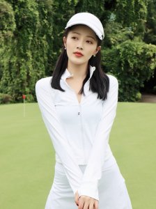 ​“白富美总监”王秀竹晒最新写真，展现美景、美人