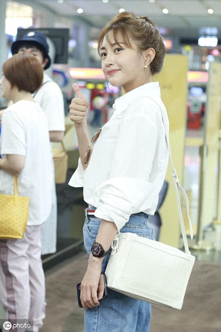 包贝尔的老婆——包文婧美照
