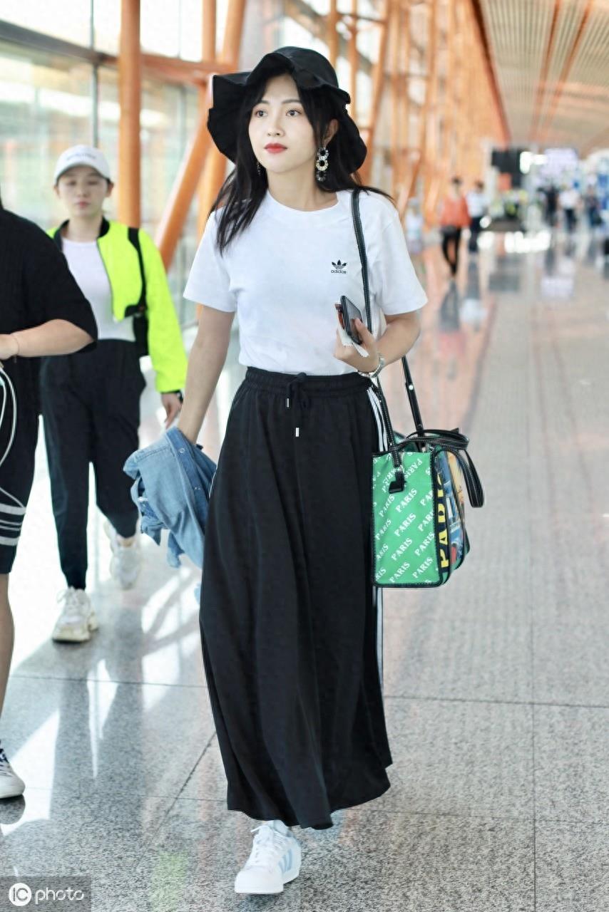 包贝尔的老婆——包文婧美照