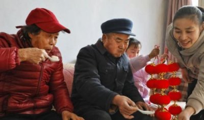 ​节日的焰火打一成语是什么成语？节日的焰火可以说是点动成线