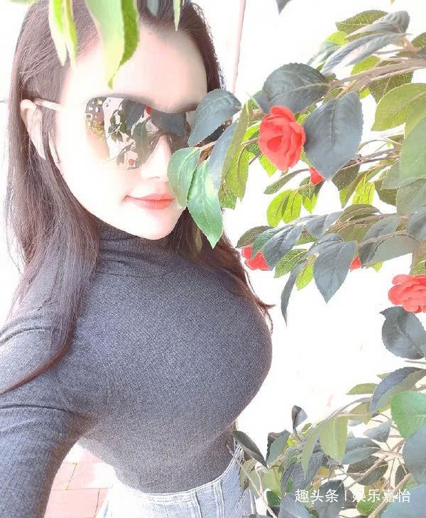 冉莹颖穿紧身衣秀蜂腰，身体曲线不似三娃妈，性感程度赶超柳岩了