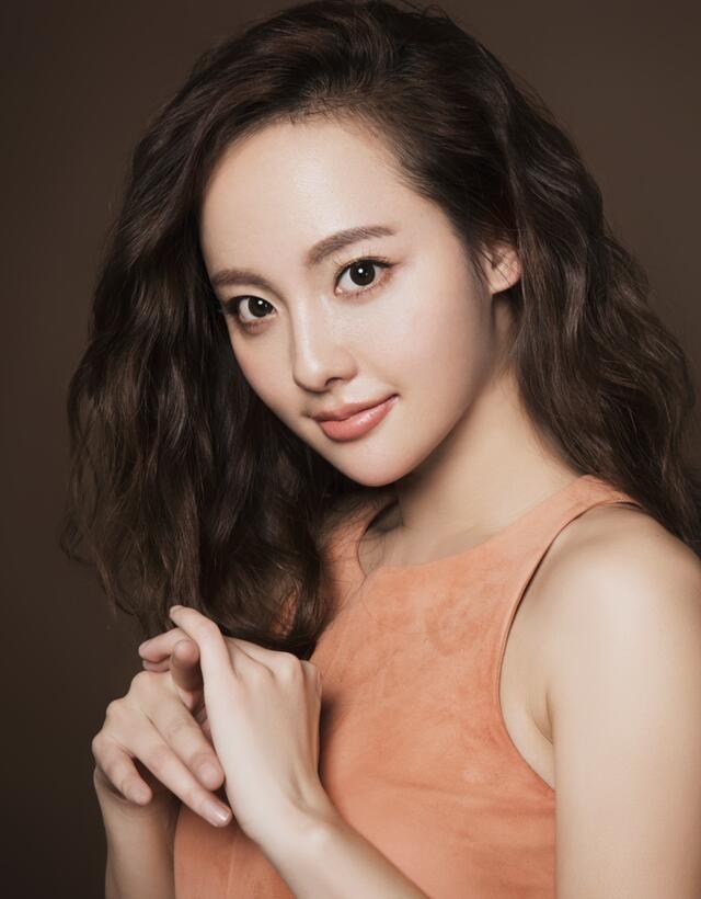 张嘉倪8年婚姻名存实亡，幸福甜蜜竟是逢场作戏？近况如何了