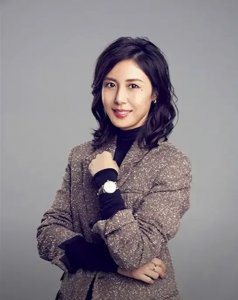​气质逼人的宫村菜菜子美图分享，新一版的美腿教科书！