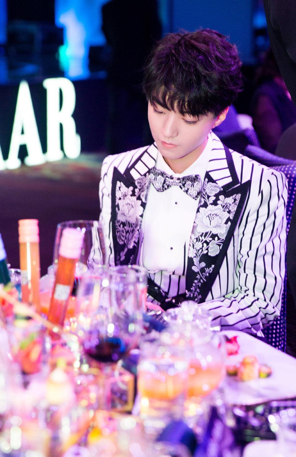 王俊凯新行程暴露,已安全着陆,22岁生日无法跟爸妈一起过了