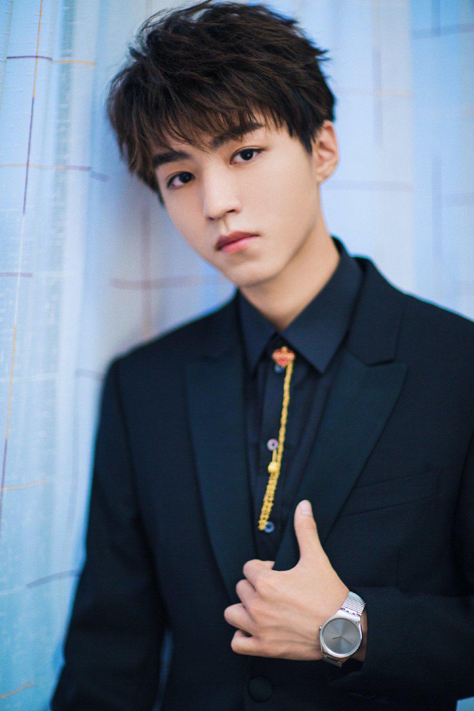 王俊凯新行程暴露,已安全着陆,22岁生日无法跟爸妈一起过了