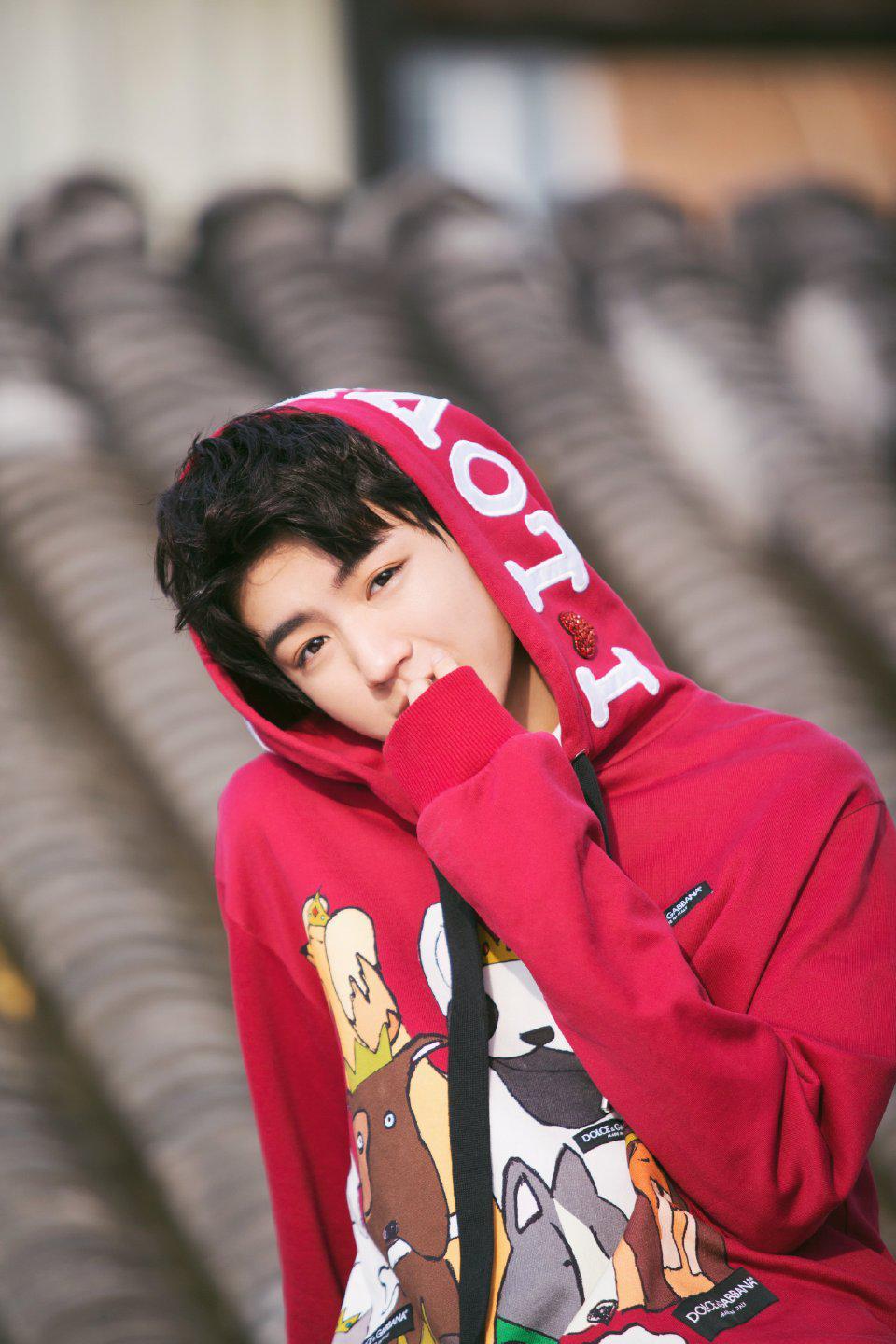 王俊凯新行程暴露,已安全着陆,22岁生日无法跟爸妈一起过了