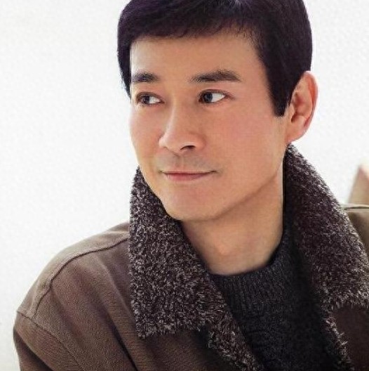 不老男神郑少秋，年轻时竟是一情场浪子