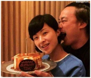 张瑶萱17岁举办画展,眉眼似母亲罗美薇,张学友力挺女儿