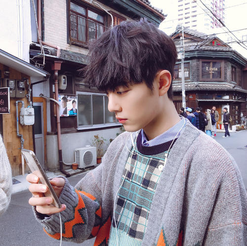 肖战的421是什么意思?为什么说肖战绿茶,肖战私下其实很冷漠?