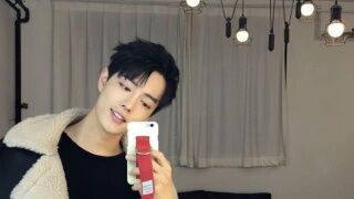 肖战的421是什么意思?为什么说肖战绿茶,肖战私下其实很冷漠?