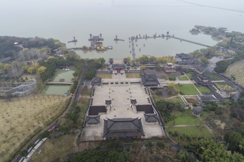 无锡三国城名不虚传，《三英战吕布》惊心动魄，马上打斗栩栩如生