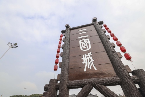 无锡三国城名不虚传，《三英战吕布》惊心动魄，马上打斗栩栩如生