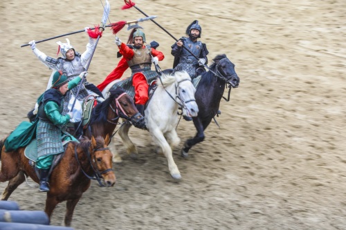 无锡三国城名不虚传，《三英战吕布》惊心动魄，马上打斗栩栩如生