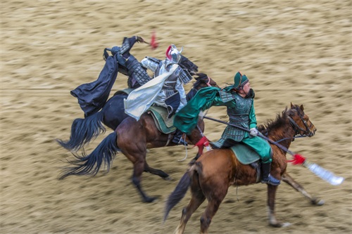 无锡三国城名不虚传，《三英战吕布》惊心动魄，马上打斗栩栩如生