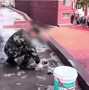 事闹大了,湖南一中学集中销毁学生手机引发热议,校长霸气喊话