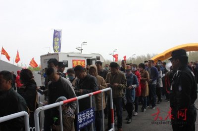 大庆“鸟巢”车展14日参观人数达3万余人次汽车成交量倍增