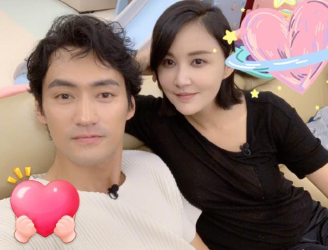 张歆艺晒儿子熟睡照,宝宝侧面颜值逆天,睫毛又长又浓密太吸睛