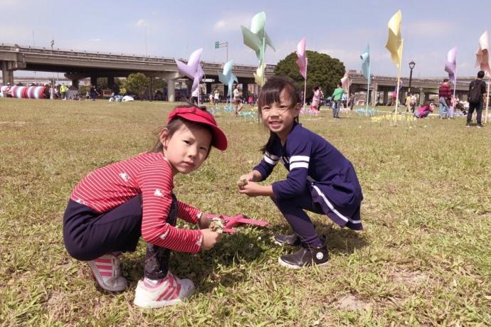 37岁卓依婷晒女儿照片,网友惊呼:整个歌坛都在等你长大