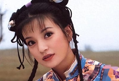 封杀3年后,48岁赵薇现状曝光,身材发福像大妈,亲人遭遇惹争议