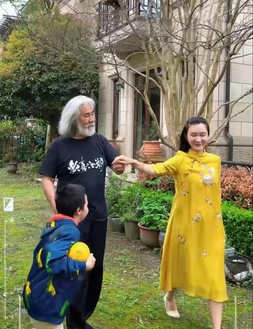 张纪中有几任妻子