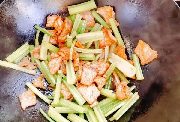 炒瘦肉怎么炒才嫩,瘦肉怎么炒吃着嫩图9