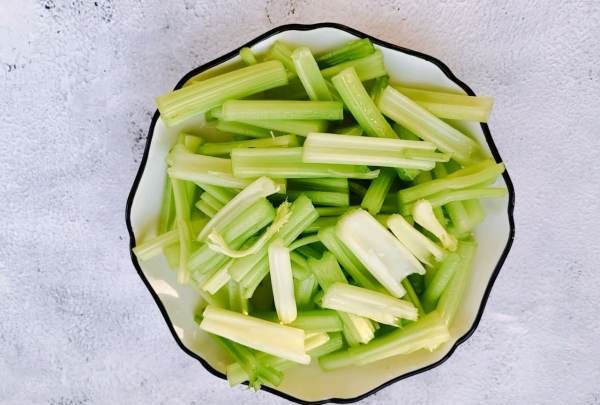 炒瘦肉怎么炒才嫩,瘦肉怎么炒吃着嫩图7
