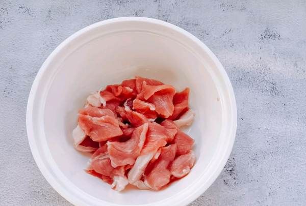 炒瘦肉怎么炒才嫩,瘦肉怎么炒吃着嫩图2
