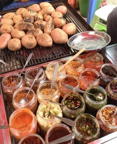 云南米线十大美食（云南30款特色小吃）(29)