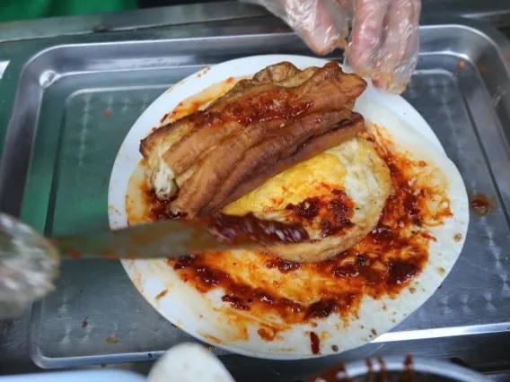 云南米线十大美食（云南30款特色小吃）(13)